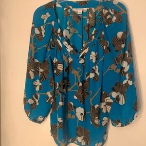 Diane von Furstenberg turquoise flowered v neck mid sleeve blouse